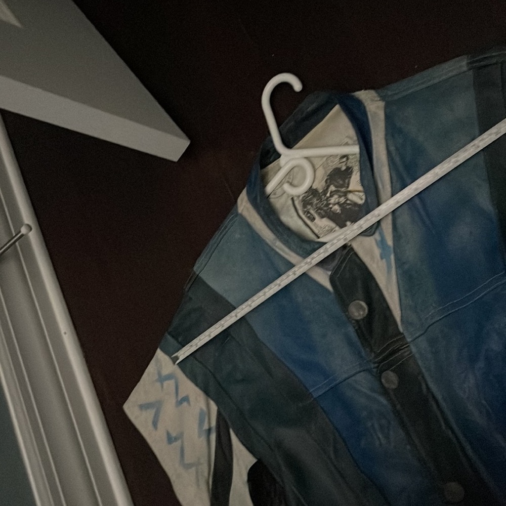 Unique/Stylish/Rare Leather Vest - Picture 12 of 13